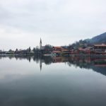 男生女生打扑克:趣味游戏增进友谊的完美选择 3l32vsj5vg